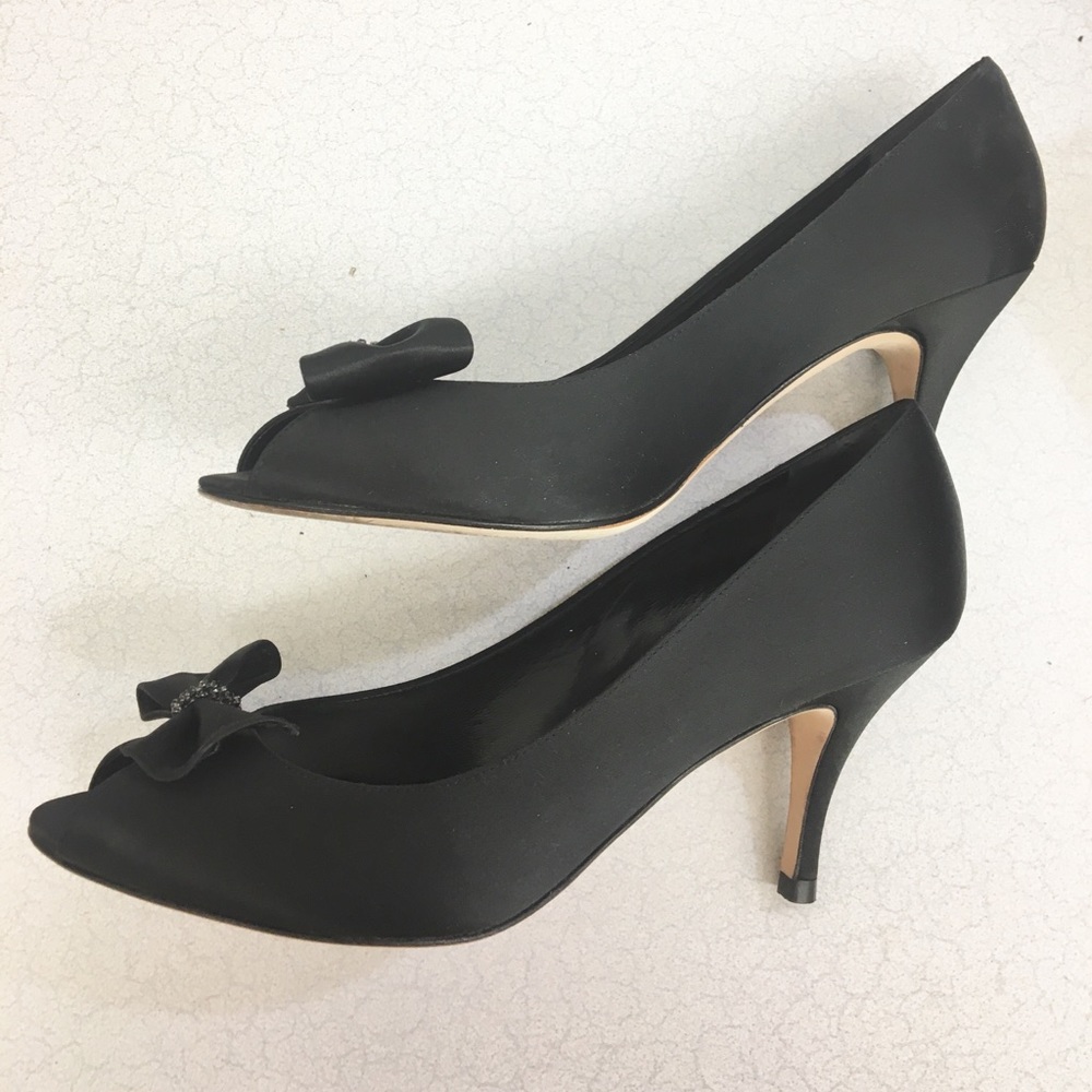 Gorgeous Ann Taylor satin pumps - Picture 2 of 8